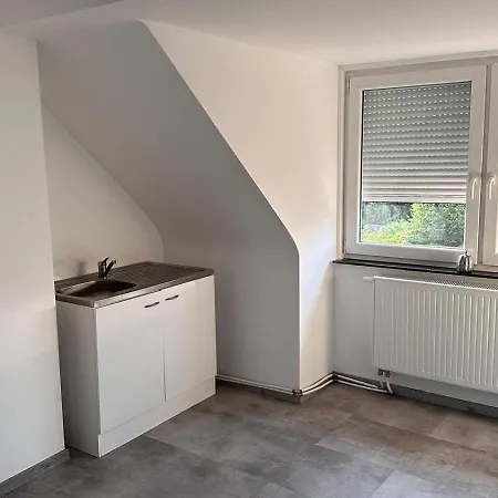 Stadtnahe Dachgeschosswohnung Διαμέρισμα Fuldatal