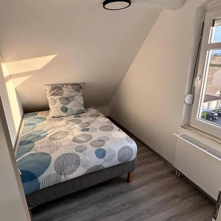 Διαμέρισμα Stadtnahe Dachgeschosswohnung Fuldatal